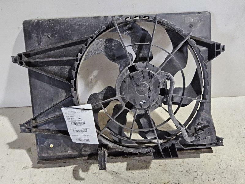 2015-2018 Kia Sedona Radiator Fan Motor Fan Assembly