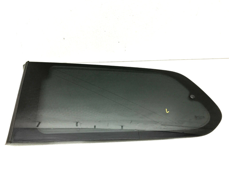 2006 Hyundai Entourage OEM LEFT DRIVER SIDE QUARTER PANEL GLASS WINDOW