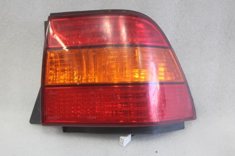 1998-2000 LEXUS LS400 RIGHT PASSENGER REAR TAIL LIGHT LAMP QUARTER MOUNTED