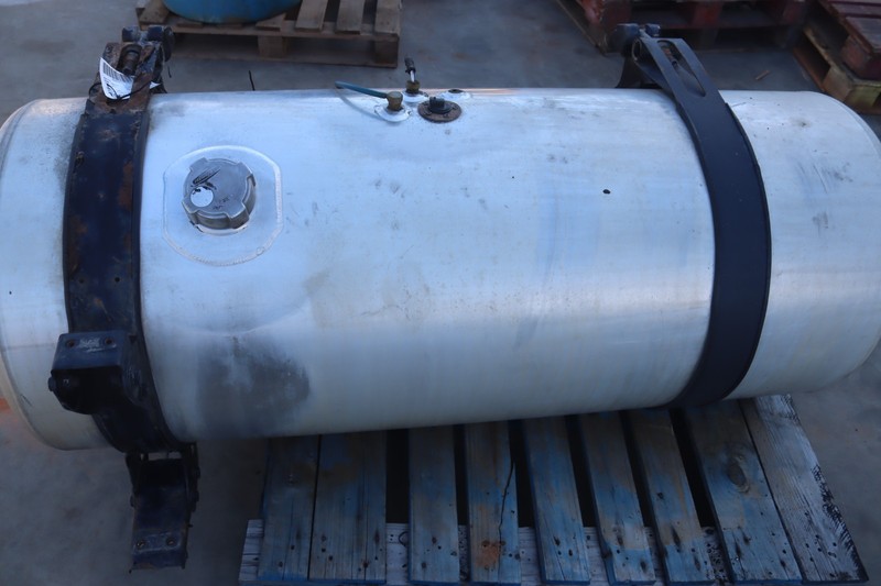 2008-2017 FREIGHTLINER CASCADIA 125 LEFT SIDE FUEL TANK 120 GAL ABOUT 60" OEM