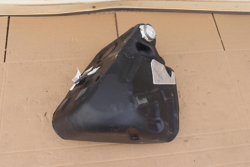 2014-2019 CHEVY CORVETTE REAR RIGHT SIDE FUEL GAS TANK RESERVOIR OEM