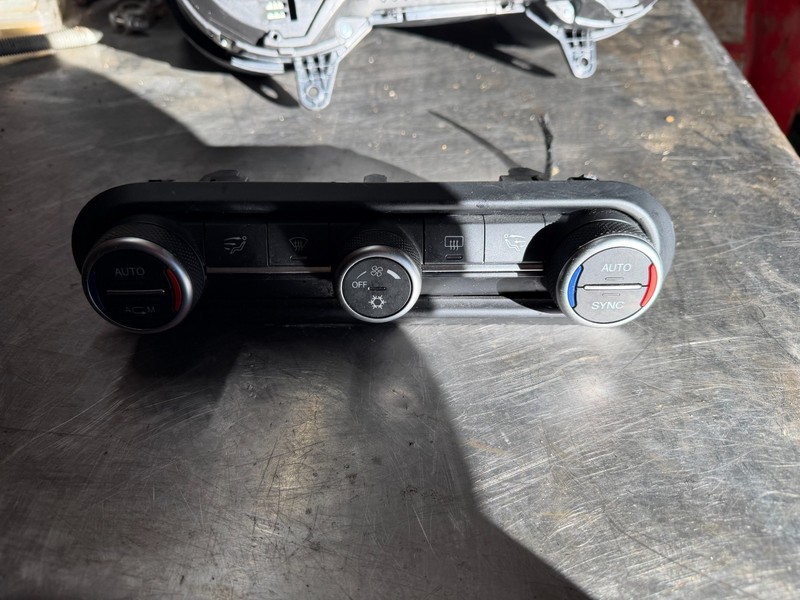 17-19 ALFA ROMEO GUILIA & STELVIO OEM HEATER A/C AC CLIMATE CONTROL PANEL
