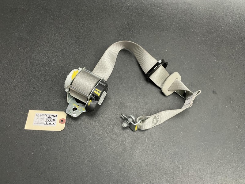 Rear Left Seat Belt Retractor 2021 Cadillac XT4 84928016 2020 2022 2023