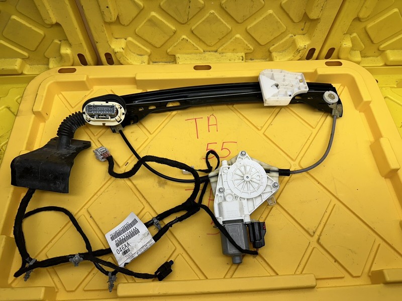 2013-2016 Dodge Dart RH Right FRONT Power Window Motor OEM 0130822823