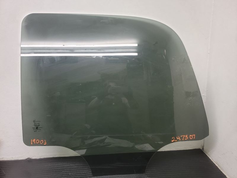 00-06 Chevrolet Tahoe Rear Left Driver Door Glass Privacy OEM 15181073