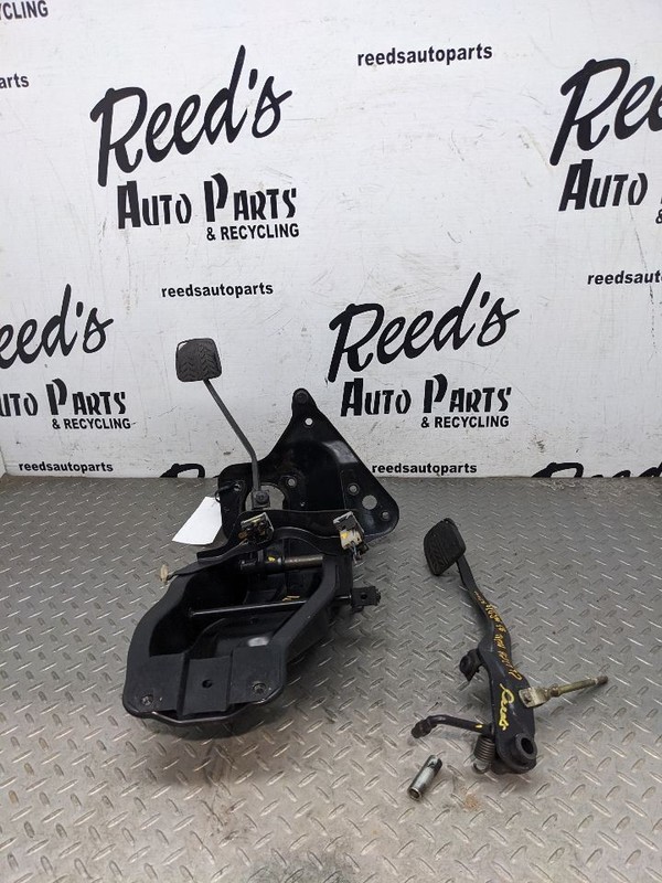 1986-1993 Mazda Truck B2000 B2200 B2600 Clutch & Brake Pedal Assembly OE 117