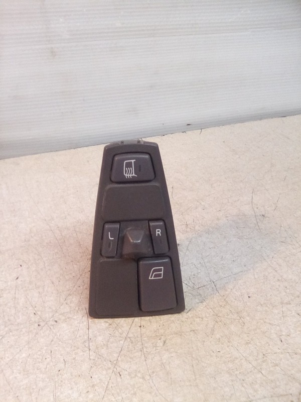 Volvo VNL 21628536-P02 Door Switch, Brown