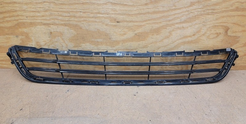 2013 - 2016 Ford Fusion Front Bumper Lower Radiator Grille OEM