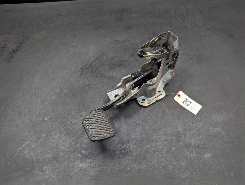 Brake Pedal 2018 Nissan Pathfinder 46501-3JA0A 2013 2014 2015 2016 2017 - 2023