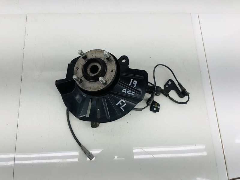 18-22 HYUNDAI ACCENT FWD FRONT LEFT DRIVER SIDE SPINDLE KNUCKLE WHEEL HUB OEM