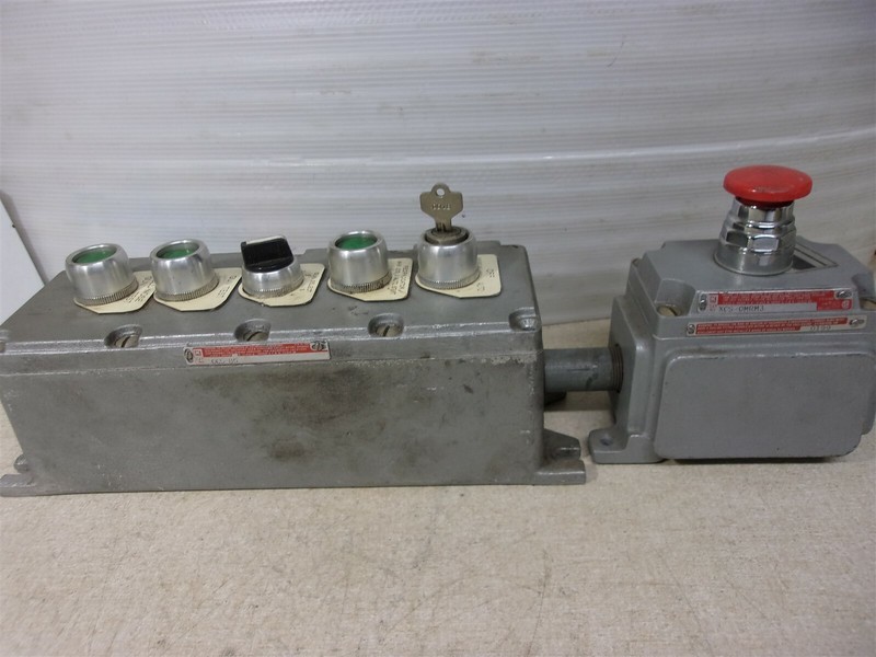 Allen Bradley Explosion Proof Switch Operator Station Kalark XCS-OMRM3 CCS-85