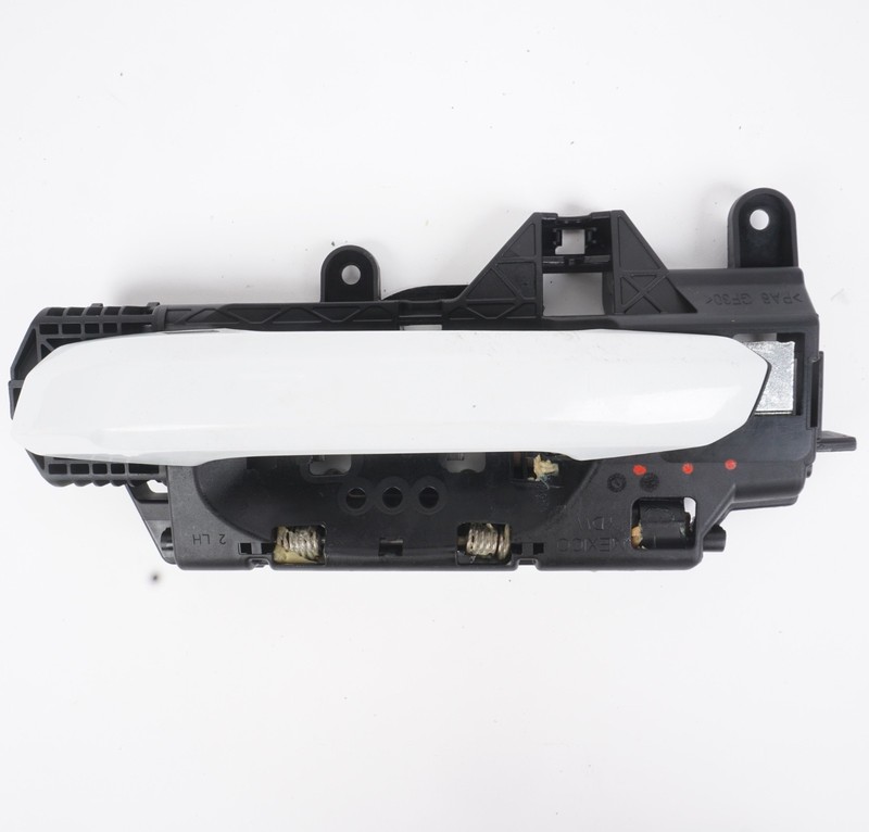 2018 - 2025 AUDI Q5 QUATTRO REAR LEFT SIDE DOOR EXTERIOR HANDLE W/ BRACKET OEM