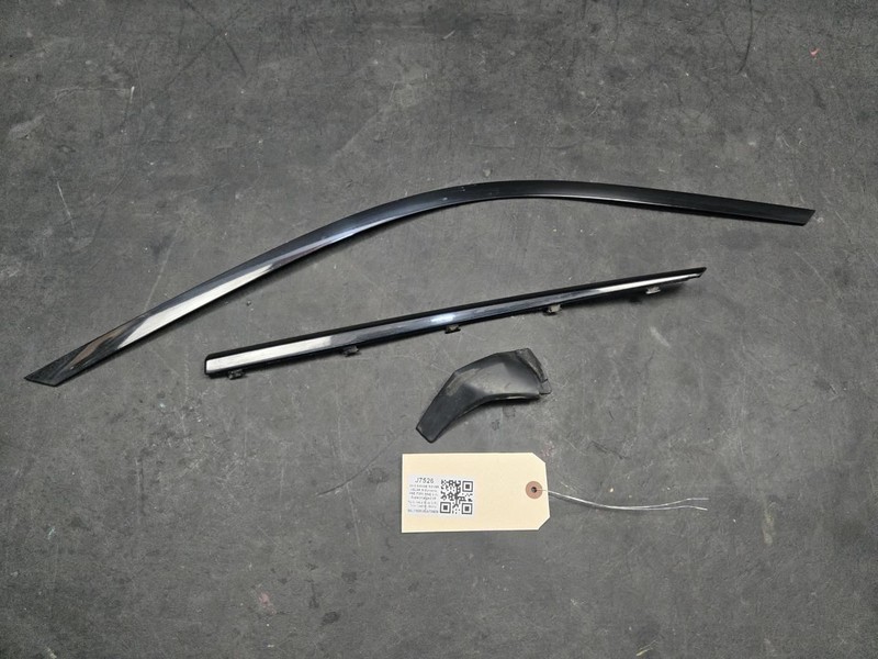 3PC Right Quarter Window Glass Moldings Set 2018 Range Rover Velar 2019 - 2022