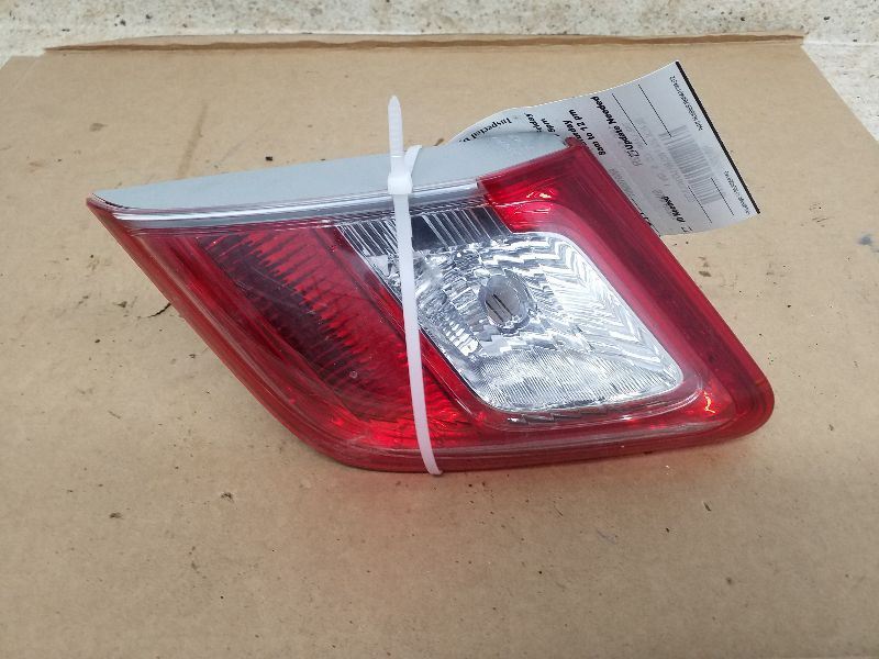 Passenger Tail Light Decklid Mounted Red And White Fits 10-11 CAMRY 195801