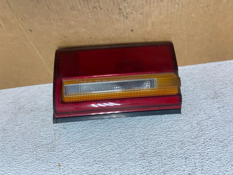 1990 - 1991 Toyota Camry Right Passenger Inner Tail Light Oem AE1212 LK