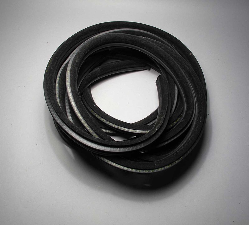 BMW E46 3-Series Touring Wagon Rear Door Weatherstrip Seal Pair 2000-2005 USED