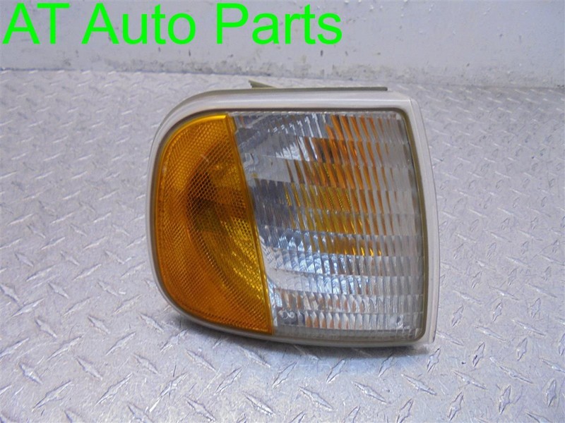 97 98 99 00 01 02 FORD F150 F250 PASSENGER CORNER LAMP F75X-13200-A