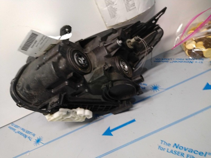 2015 Nissan Rogue Right Headlight Assembly Silver OEM Used 104K Miles NJ25-11984