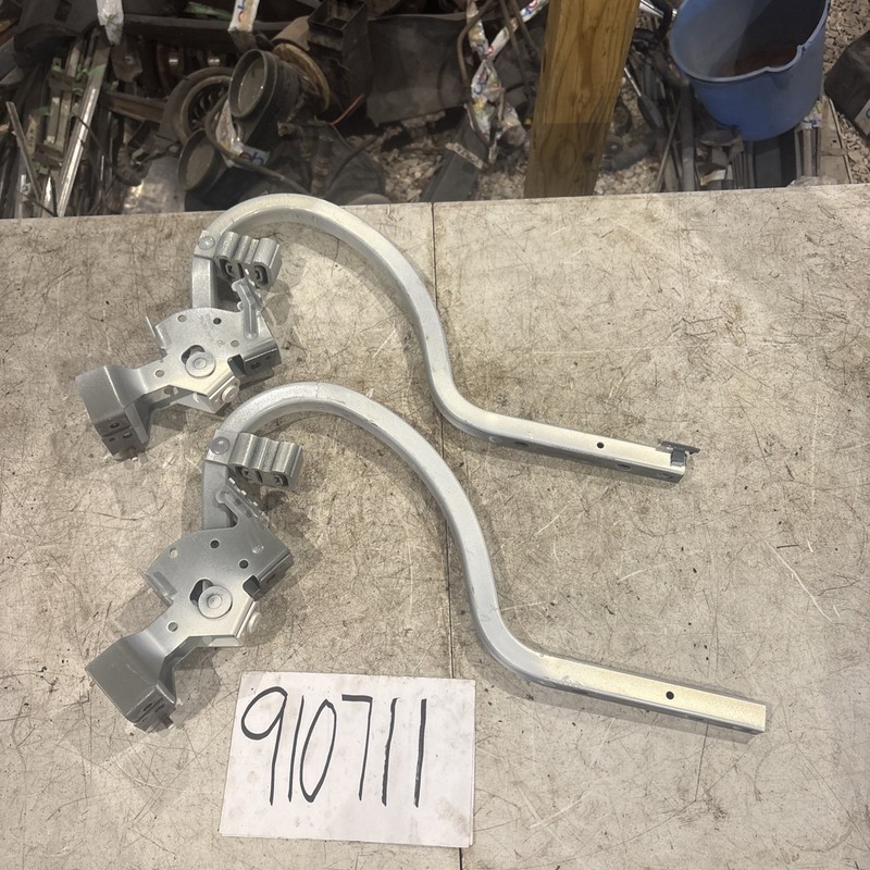 2006 - 2011 CADILLAC DTSTRUNK DECK LID HINGE 15520408 5967586 ASSEMBLY SET