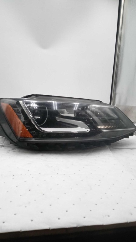 2016 Volkswagen Jetta Right Headlight Assembly Black Xenon HID OEM Used