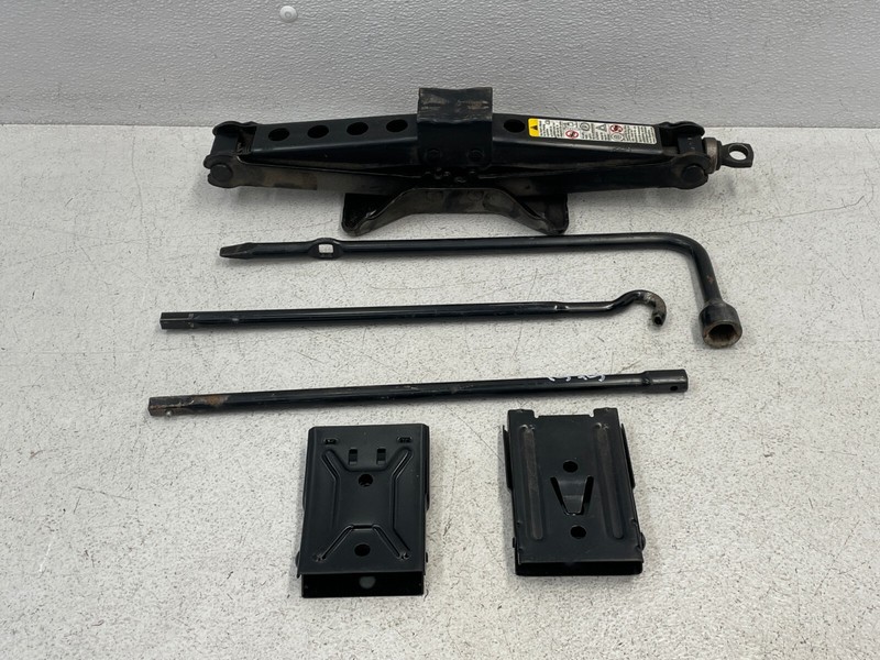 2006-2010 Hummer H3 Emergency Spare Tire Wheel Jack Tool Kit Set 1575 OEM