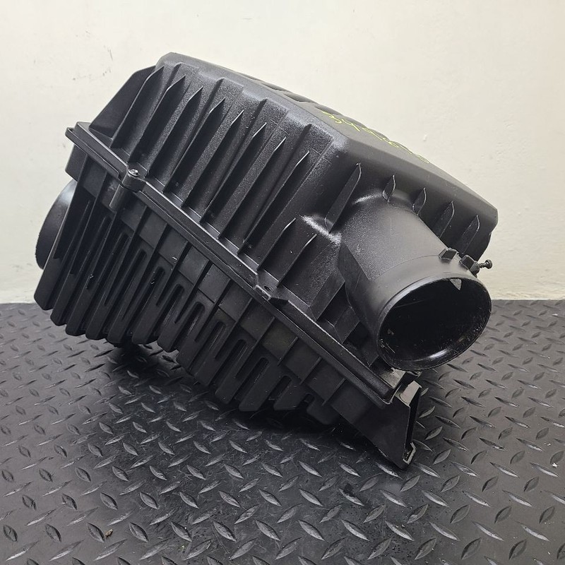 18-24 Chevrolet Traverse 3.6L Air Cleaner Box Assembly OEM 23325520