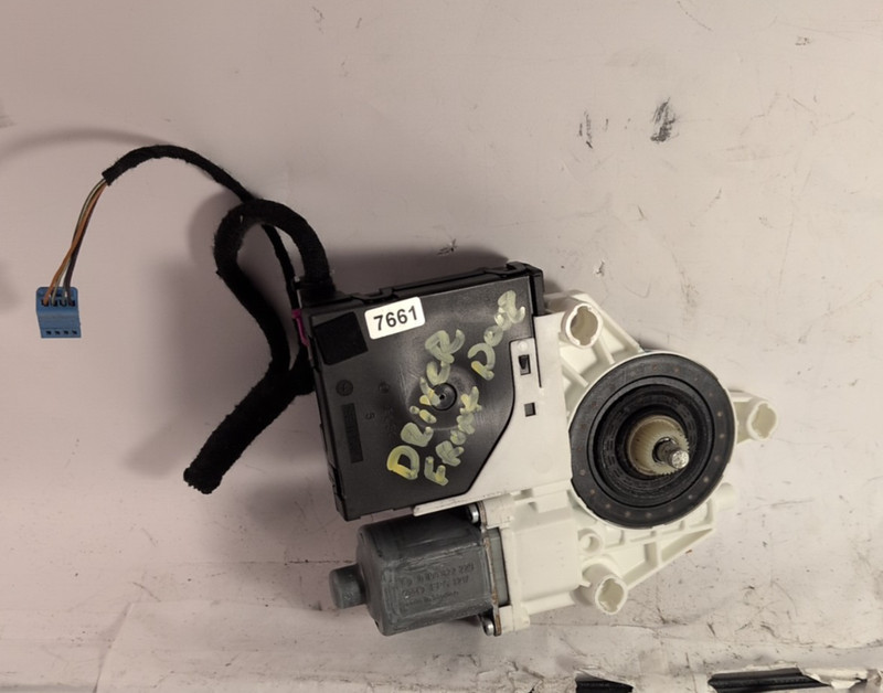 2005-2008 VW jetta sedan LH drivers front door power window motor 1K5837401AH OE