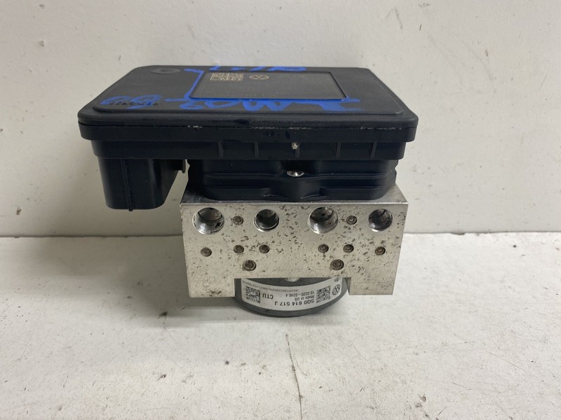 2018-2019 VW Golf ABS Anti Lock Brakes Pump Actuator Modulator 5Q0 614 517 J