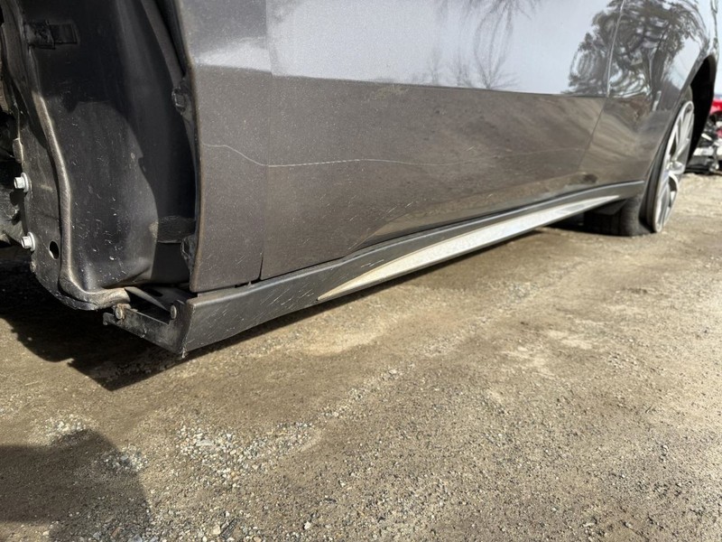 2017-2020 Acura MDX Driver Rocker Moulding Gray With Chrome Molding Scratches