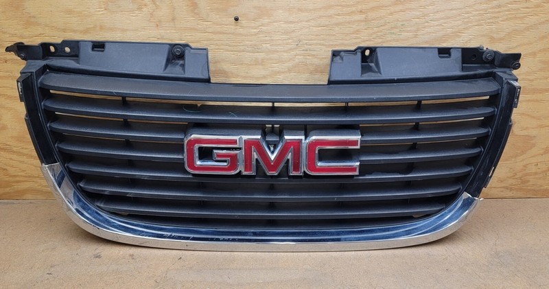 2007 2008 2009 2010 2011 2012 GMC YUKON GRILLE W/ EMBLEM OEM "DAMAGE "