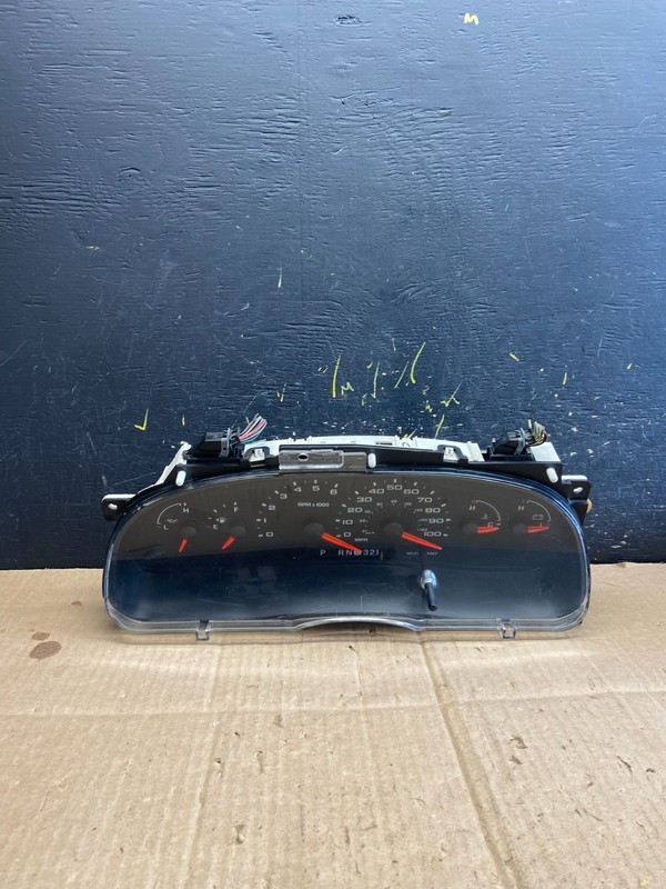 2006 Ford E350 Gauge Speedometer Cluster OEM aa8027 DG
