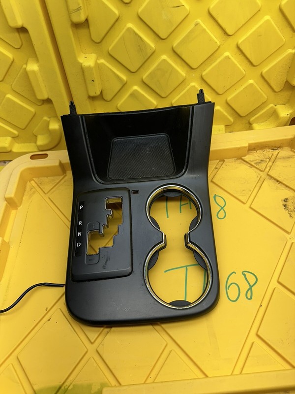 2011 Kia Sorento Shifter Bezel 846732P000