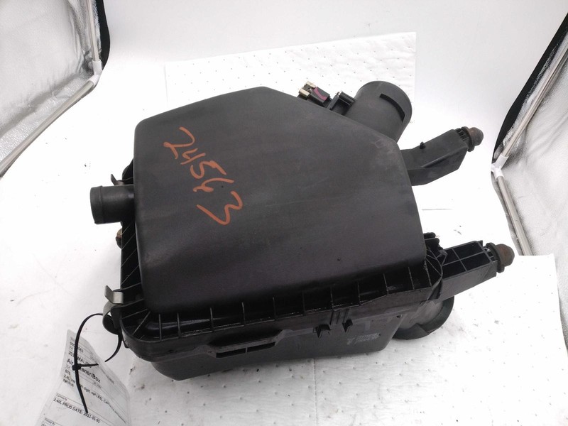 Used Air Cleaner Assembly fits: 2011 Chevrolet Malibu 2.4L VIN 0 8th digit opt L