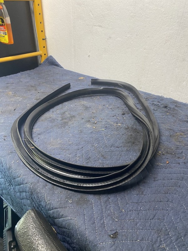 2014 Jeep Patriot Sport 2.4 4x4 Left Front Door Seal OEM