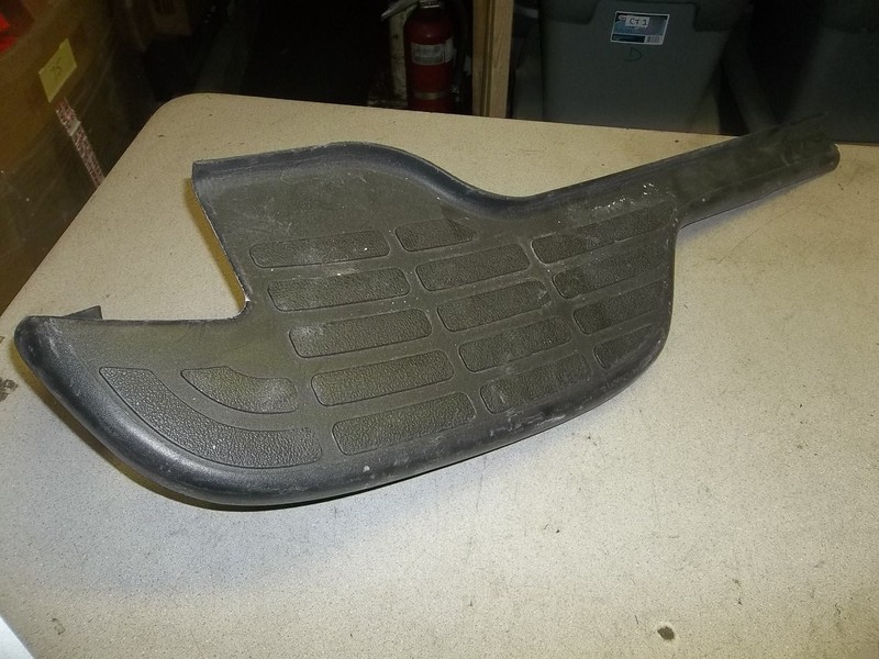 GMC Chevy Yukon Tahoe Step Pad Rear Bumper Cover LH Left 15756335 *FREE SHIP*