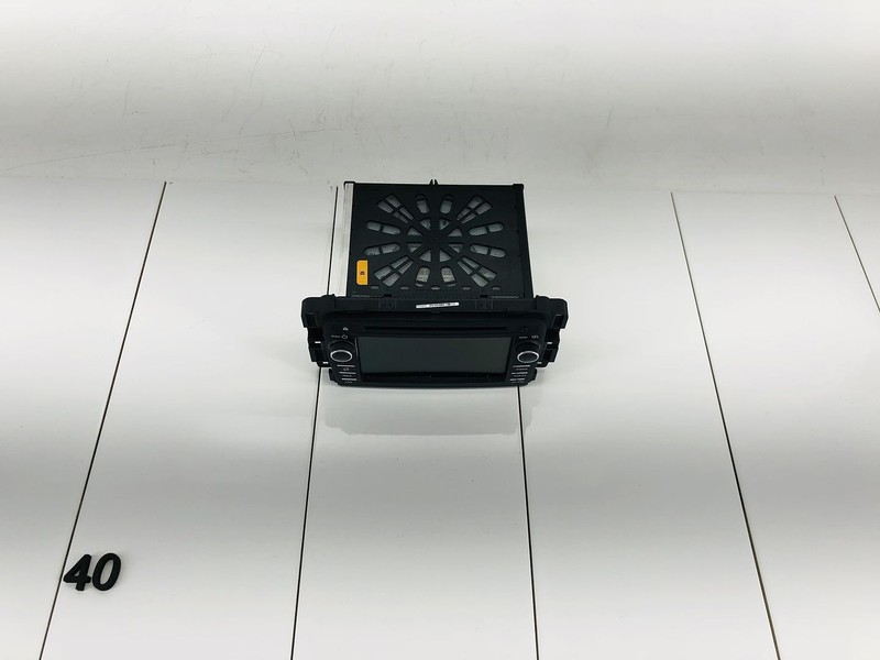 13-14 CHEVROLET TRAVERSE INSTRUMENT PANEL RADIO RECEIVER SCREEN DISPLAY OEM
