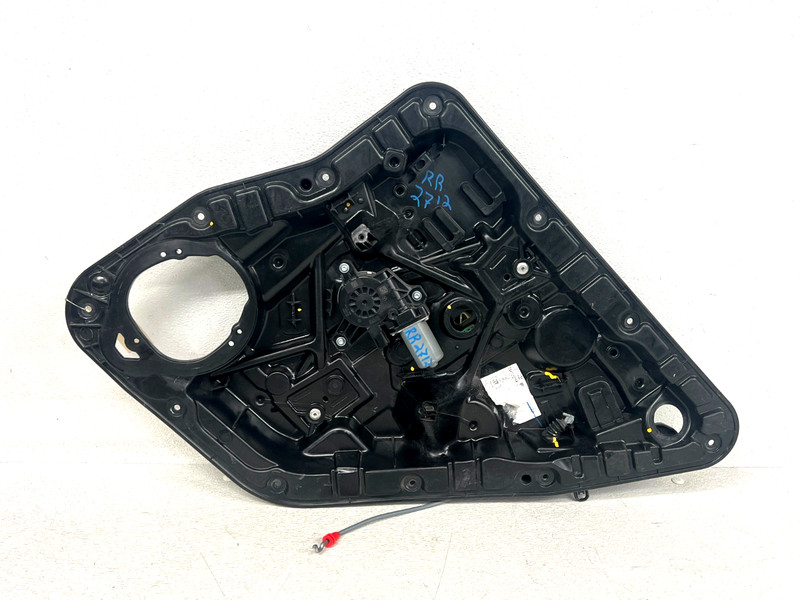 ⭐19-22 MERCEDES-BENZ A220 REAR RIGHT DOOR WINDOW REGULATOR & CARRIER OEM LOT2712