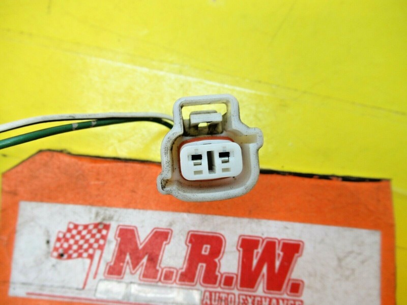 HEADLIGHT HEAD LIGHT SOCKET WIRE PLUG LAMP TURN SIGNAL R L 03 04 05 MR2 SPYDER