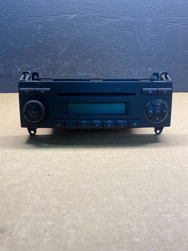2010 to 2013 Sprinter 2500 3500 AM FM Radio Single CD Disc Player AC8047 DG
