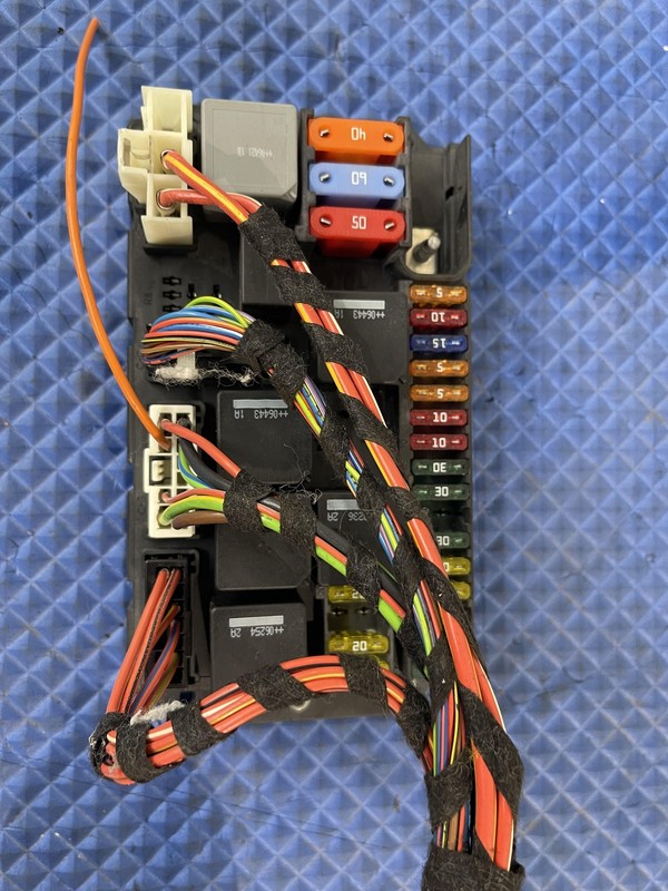 2007 - 2009 Range Rover HSE Cabin Fuse Box Junction Block OEM YQE500370 *