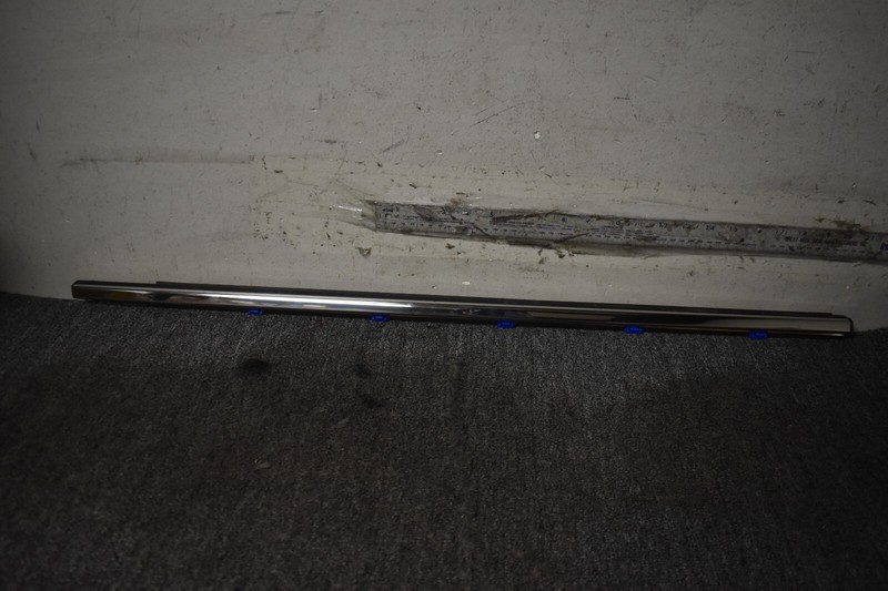 WINDOW TRIM MOLDING FRONT RIGHT SIDE FACTORY OEM