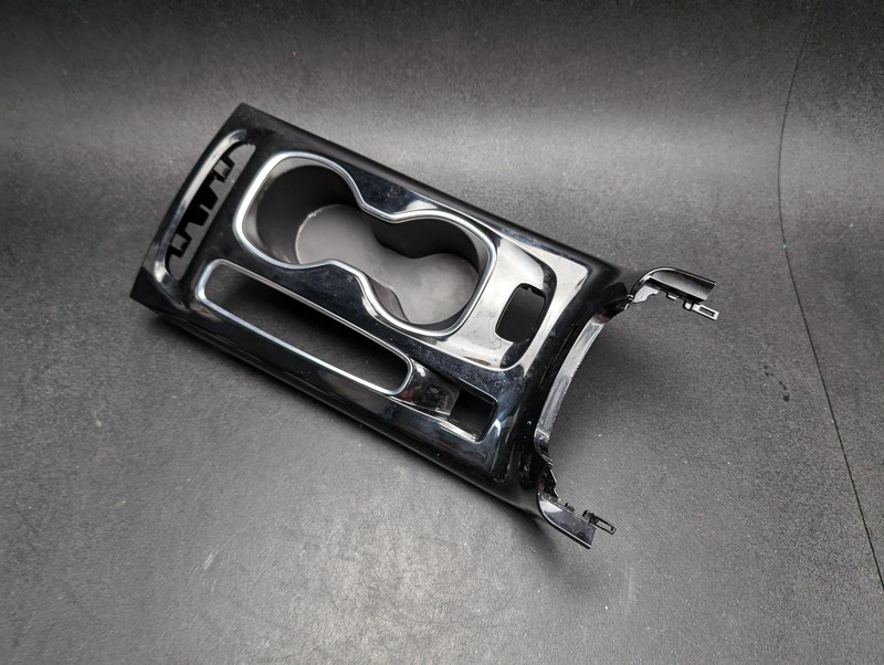 Center Console Upper Trim Panel 2022 Buick Envision 84910643 2021 2023