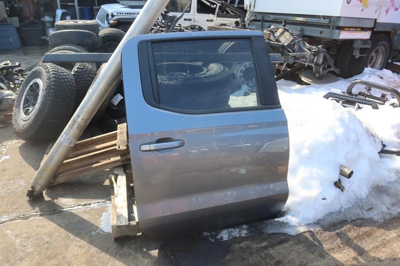 2019-2025 Chevy Silverado 1500 Crew Cab OEM Rear Right Passenger Door 84829351
