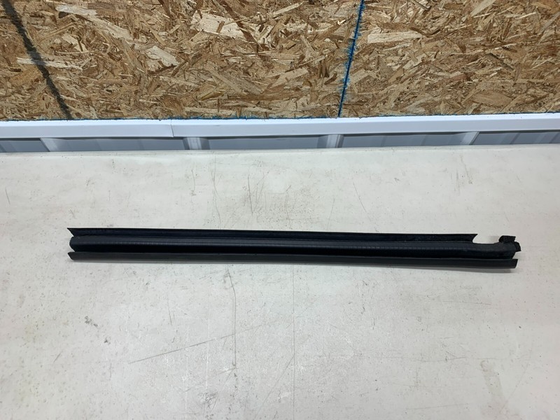 2007-2010 FORD EDGE RIGHT PASSENGER REAR DOOR WINDOW INSIDE WEATHER SEAL RUBBER