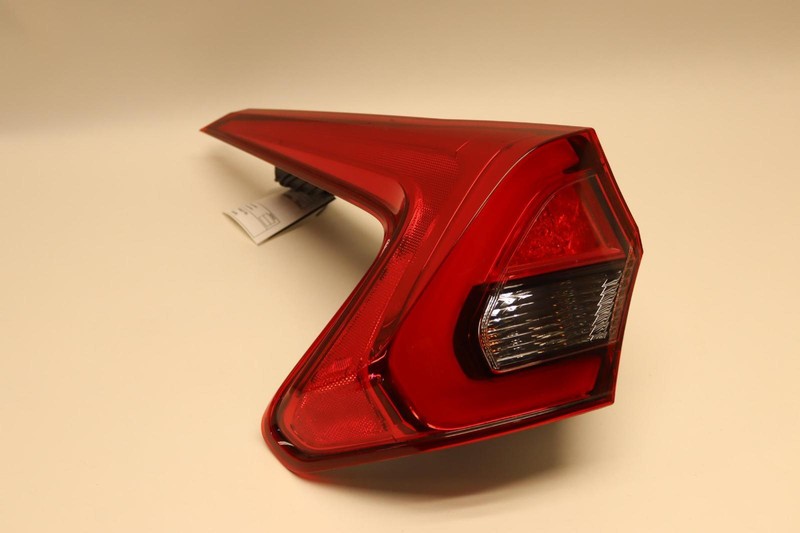 2018-2020 MITSUBISHI ECLIPSE CROSS REAR LEFT DRIVER QUARTER TAIL LIGHT LAMP OEM
