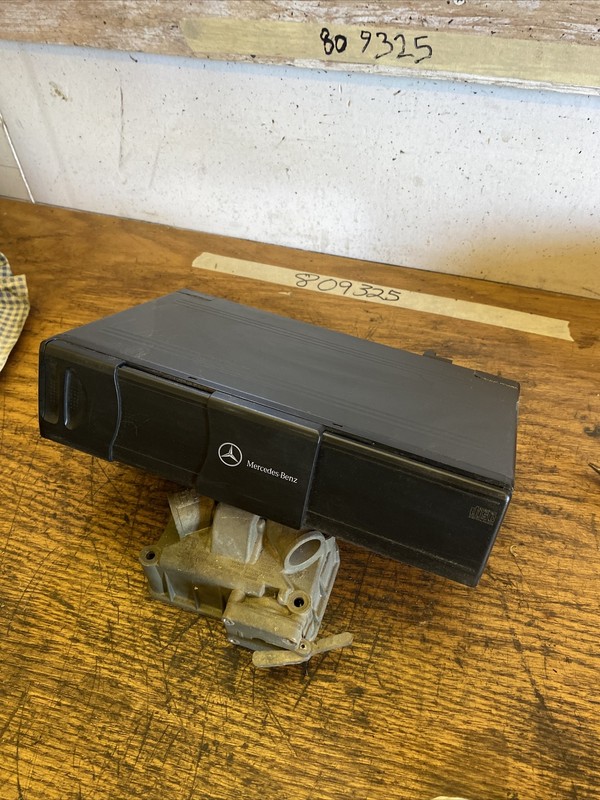 Mercedes R230 SL500 S430 C320 CD Changer 6 Disk Player MC3010 2038209089 OEM