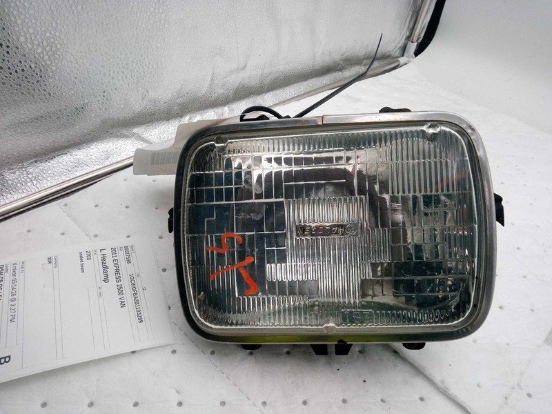 2011 Chevrolet Express 2500 Van Left Headlight Assembly OEM White 25949657