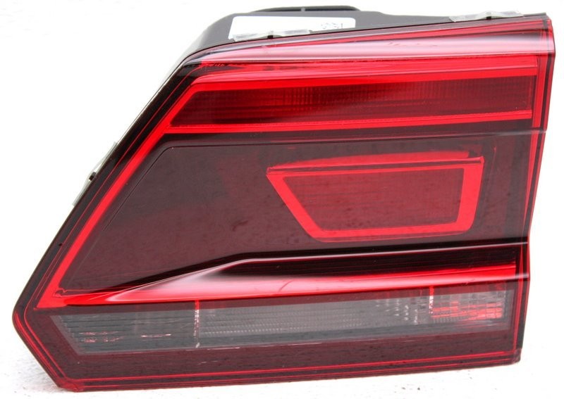 OEM 2018-2019 Volkswagen Atlas Halogen Tail Lamp Lens Chip 3CN945094A