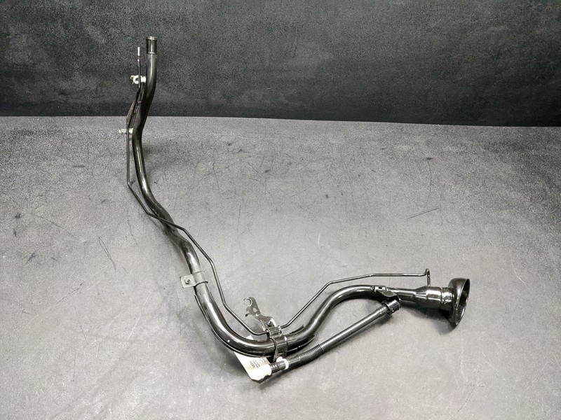 Fuel Filler Neck Pipe 2019 Nissan Pathfinder 17221-3JA1B 2013-2016 2017 2018