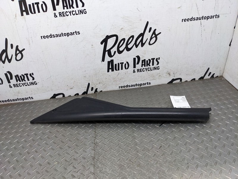 2005-2013 Chevrolet Corvette Right A Pillar Trim 15928200 OEM 1184690